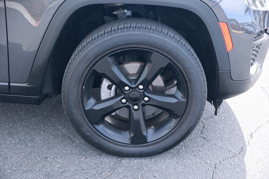 Used 2023 Jeep Grand Cherokee Altitude AWD/4WD image 8