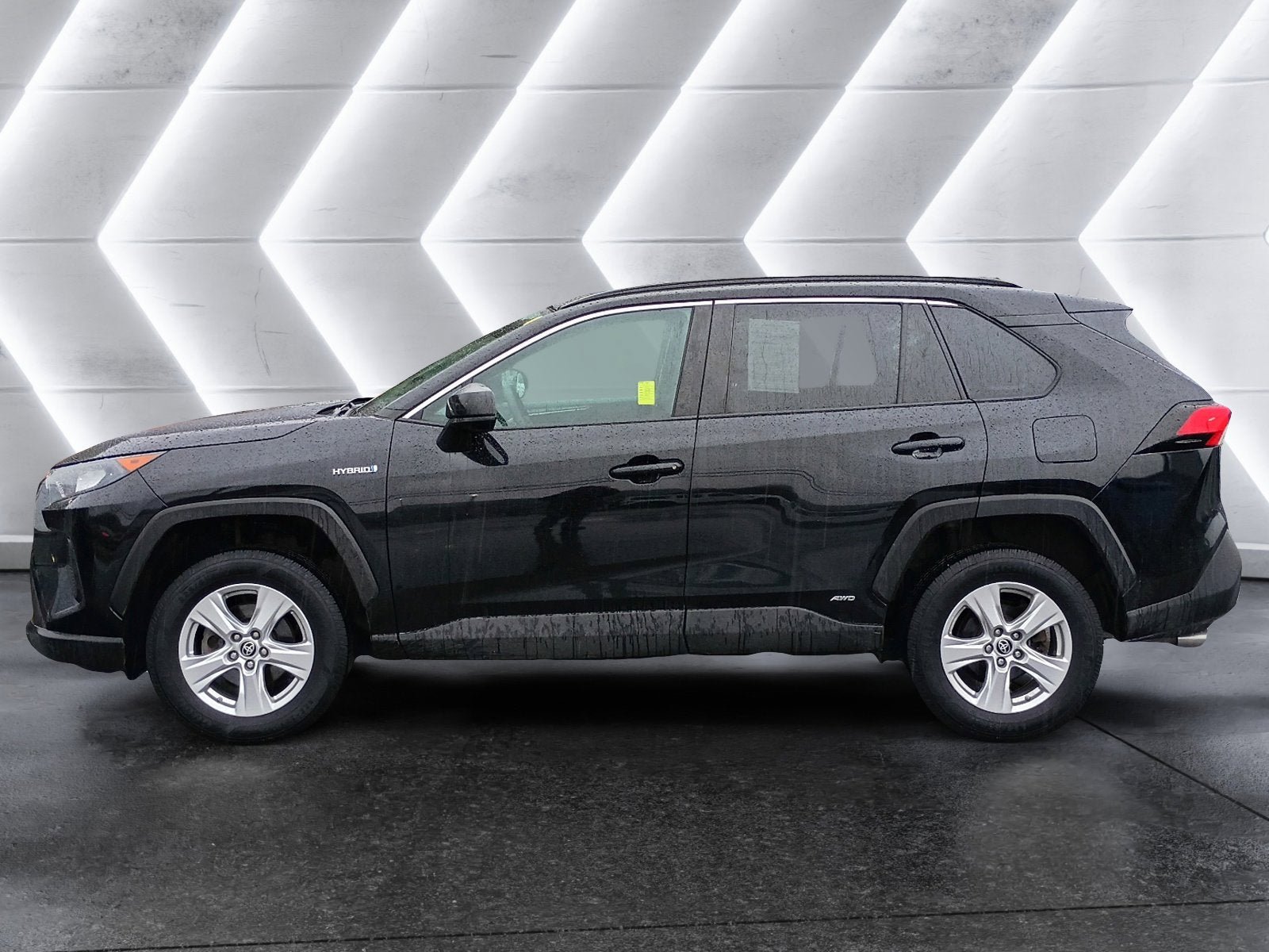 Used 2021 Toyota RAV4 LE w/ Carpet Mat Package (TMS) AWD/4WD image 3