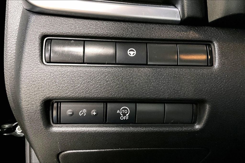 Used 2023 Nissan Rogue SV image 16