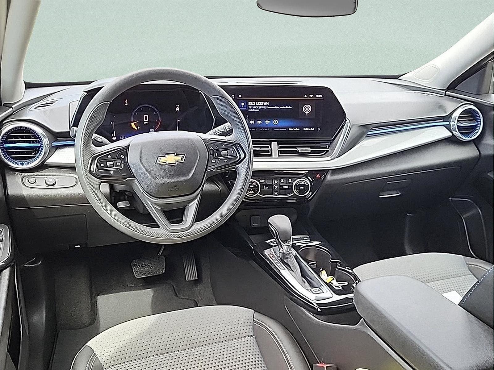 Used 2025 Chevrolet Trax LT FWD image 15
