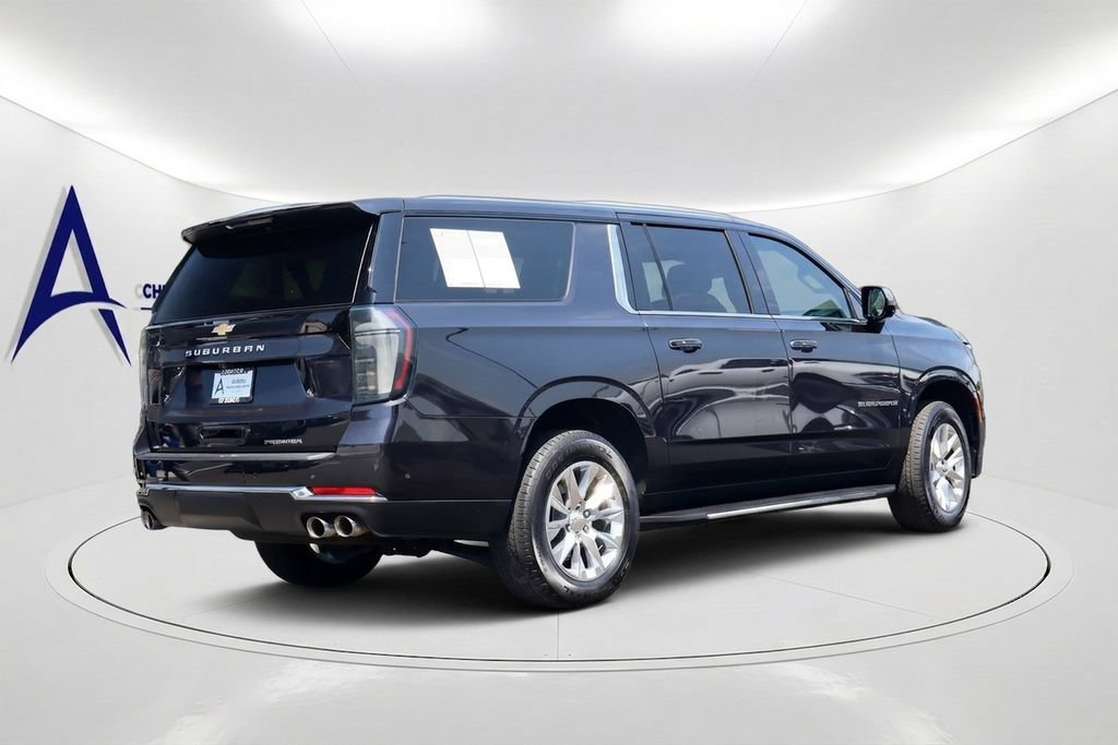 Used 2025 Chevrolet Suburban Premier RWD image 4