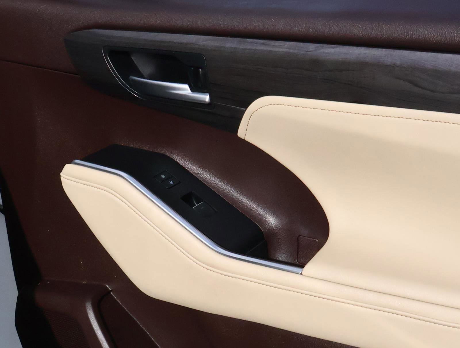 Used 2021 Toyota Highlander Platinum image 19