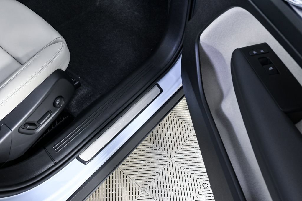 New 2026 Volvo XC40 B5 Ultra w/ Climate Package image 25