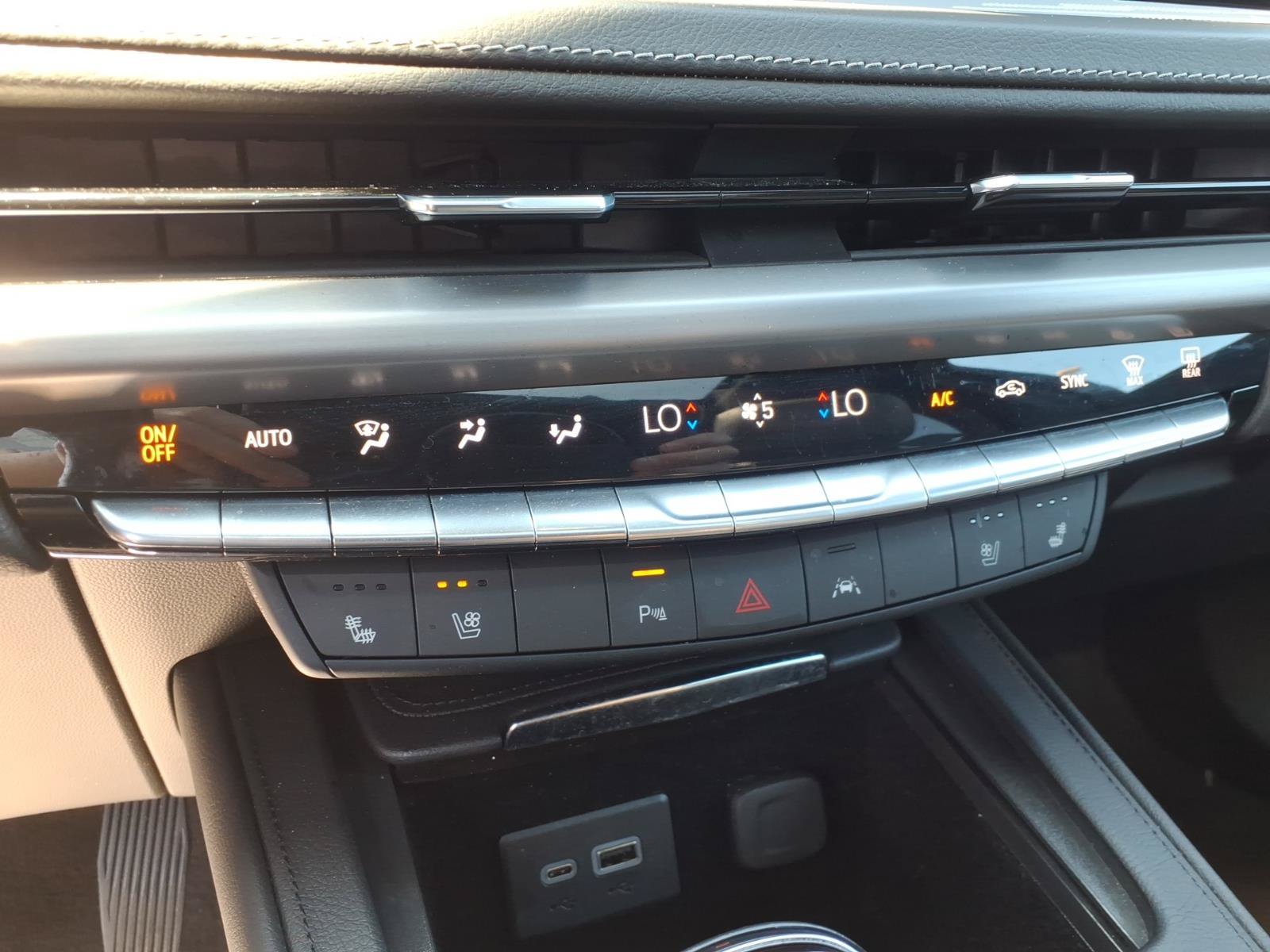 Certified 2024 Cadillac XT4 Premium Luxury AWD/4WD image 29