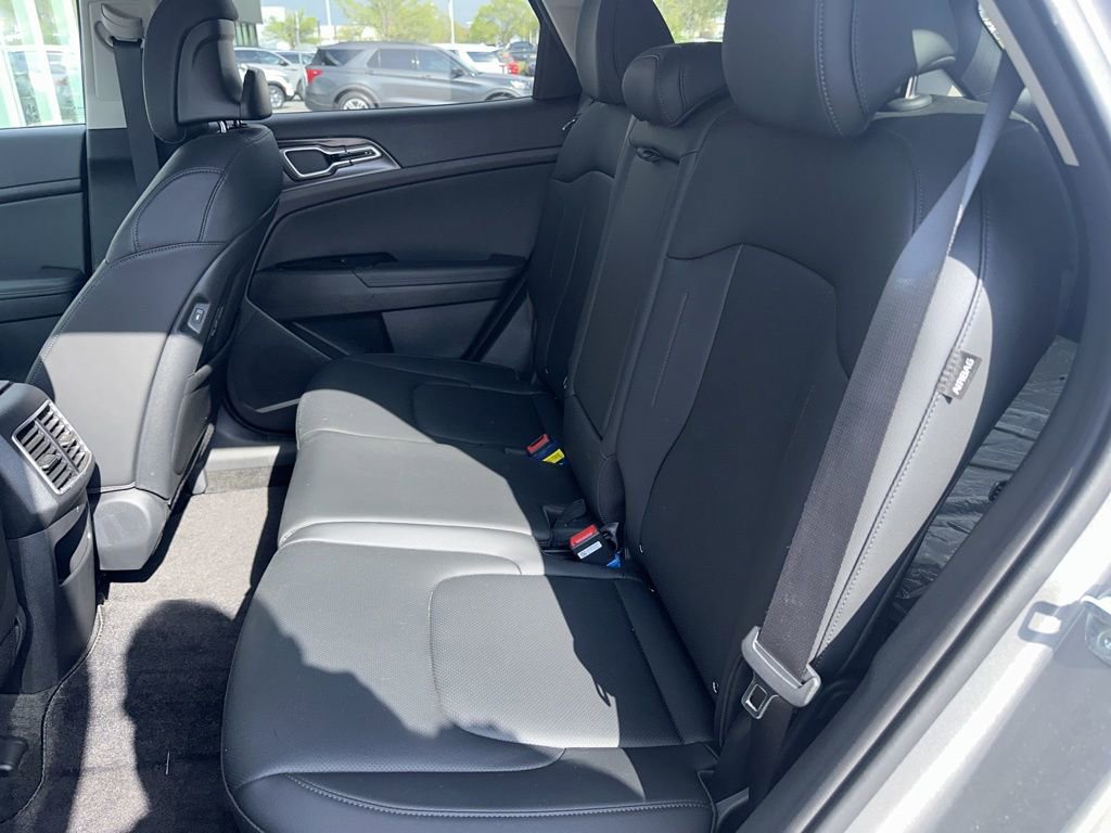 Used 2024 Kia Sportage EX image 4