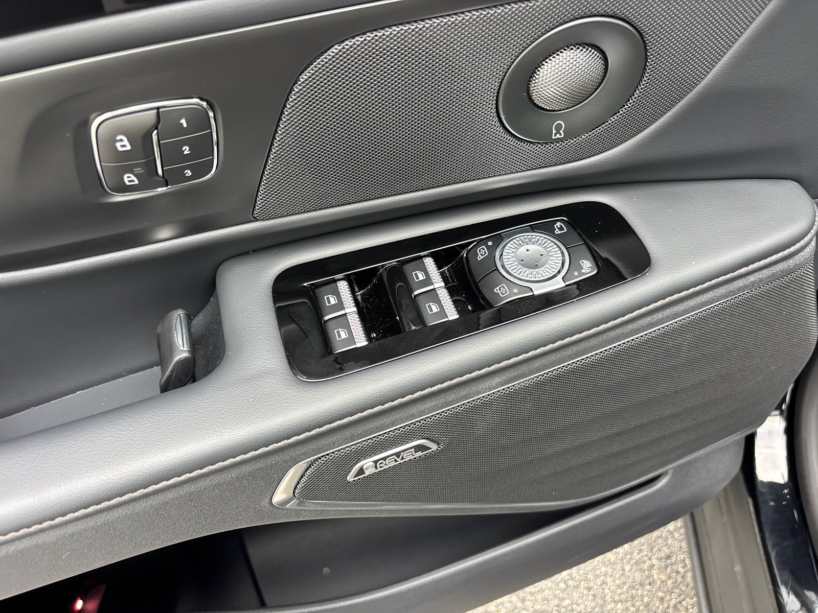 New 2026 Lincoln Nautilus Reserve AWD/4WD image 13
