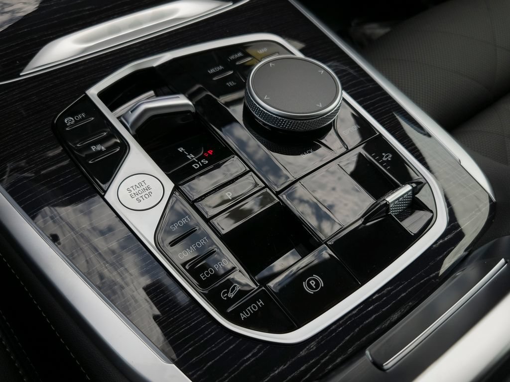 New 2027 BMW X7 xDrive40i w/ M Sport Package AWD/4WD image 9