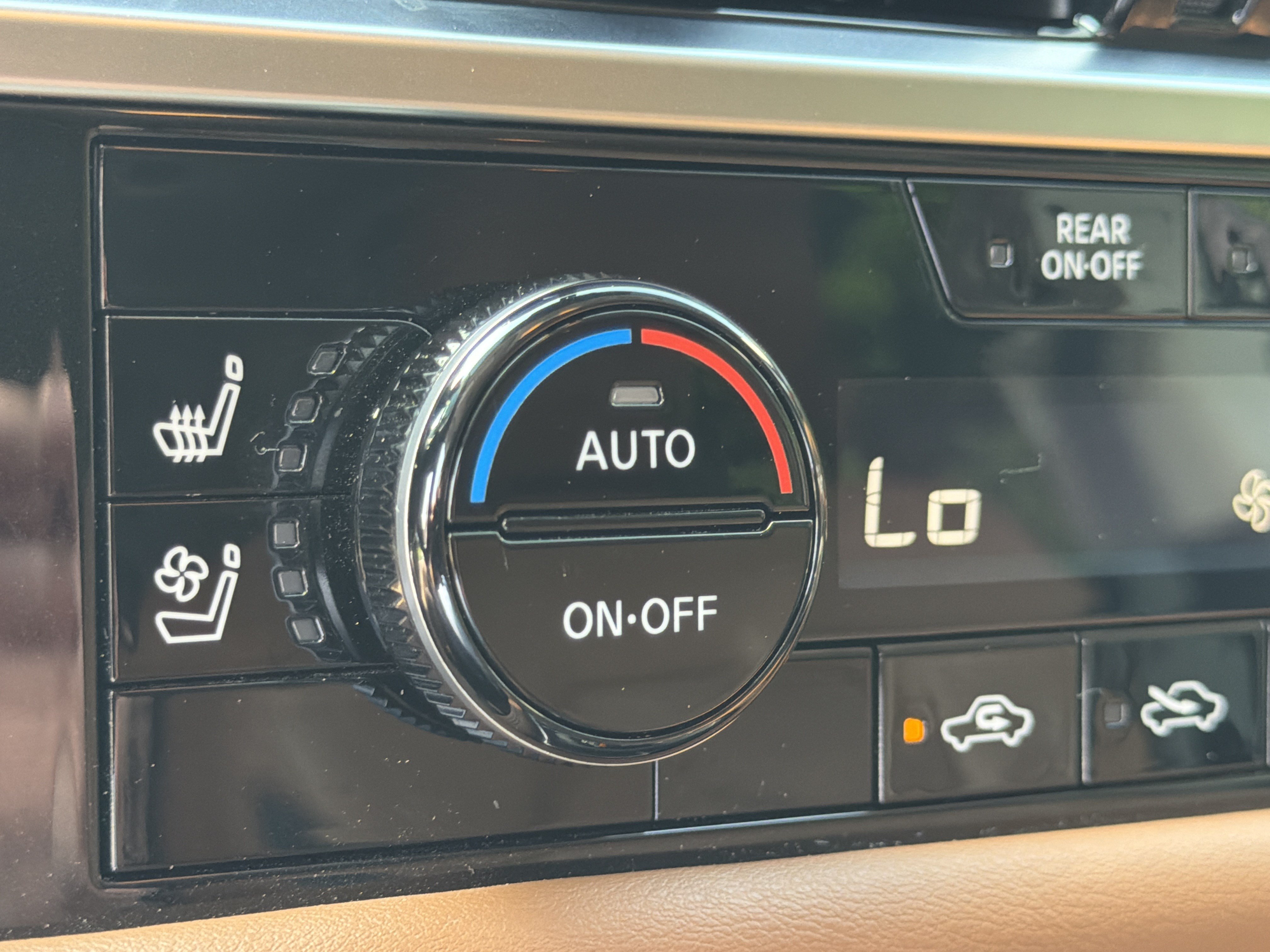 Used 2023 Nissan Pathfinder Platinum w/ Lighting Package (N93) AWD/4WD image 31
