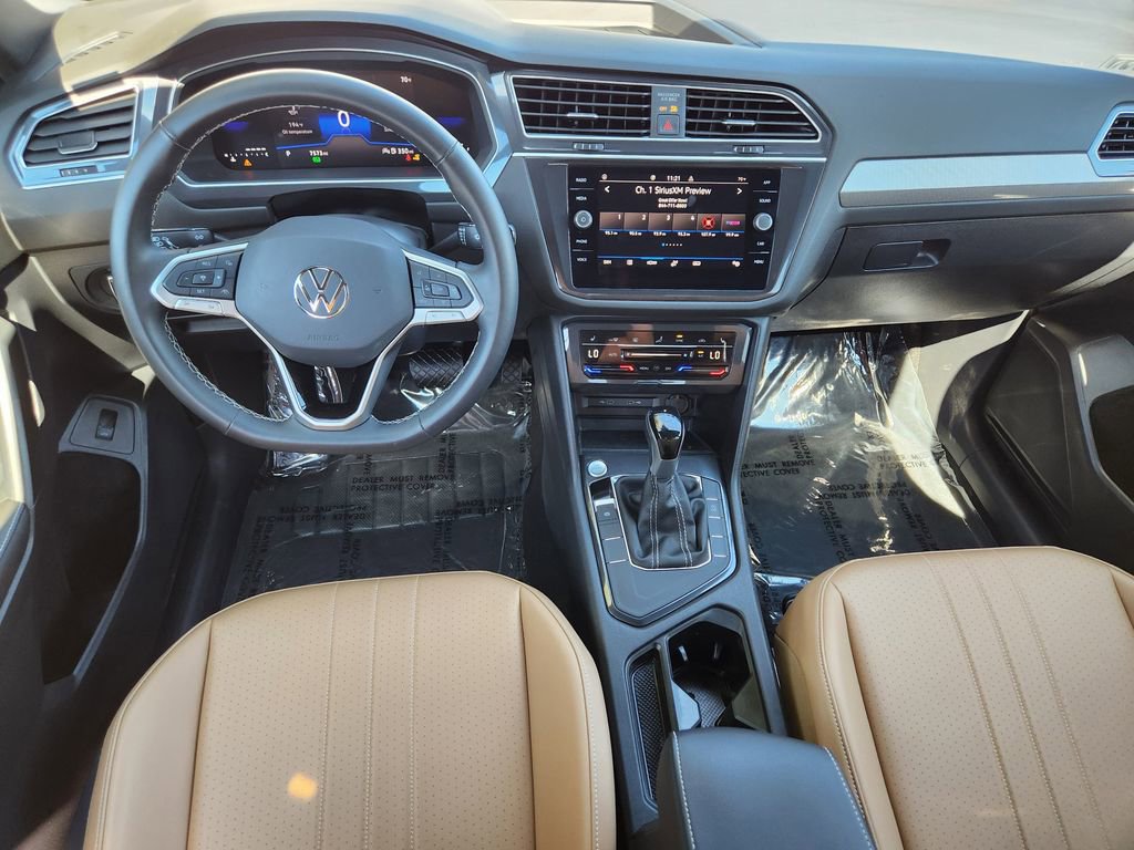 Used 2024 Volkswagen Tiguan SE image 2