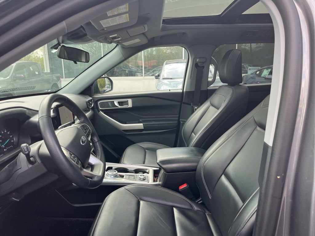 Used 2021 Ford Explorer XLT w/ Equipment Group 202A image 10