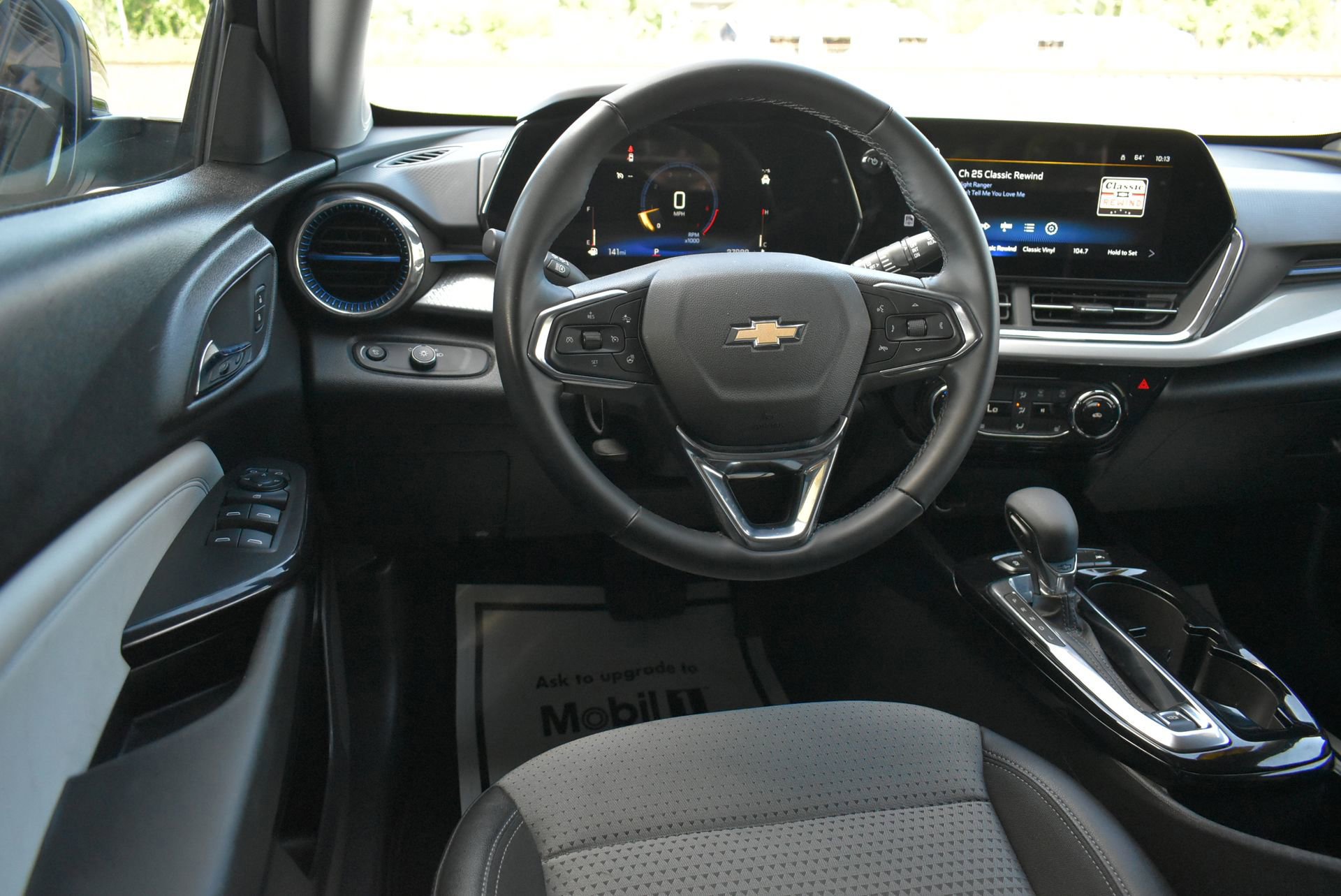 Used 2025 Chevrolet Trax LT w/ LT Convenience Package FWD image 17