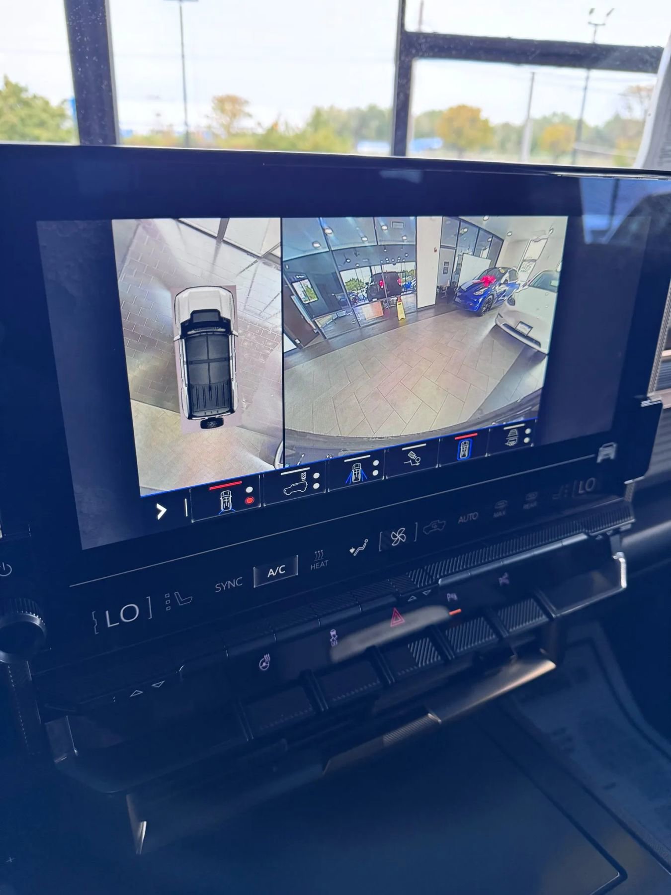 Used 2024 GMC Hummer EV 2X w/ LPO, Illumination Package image 35