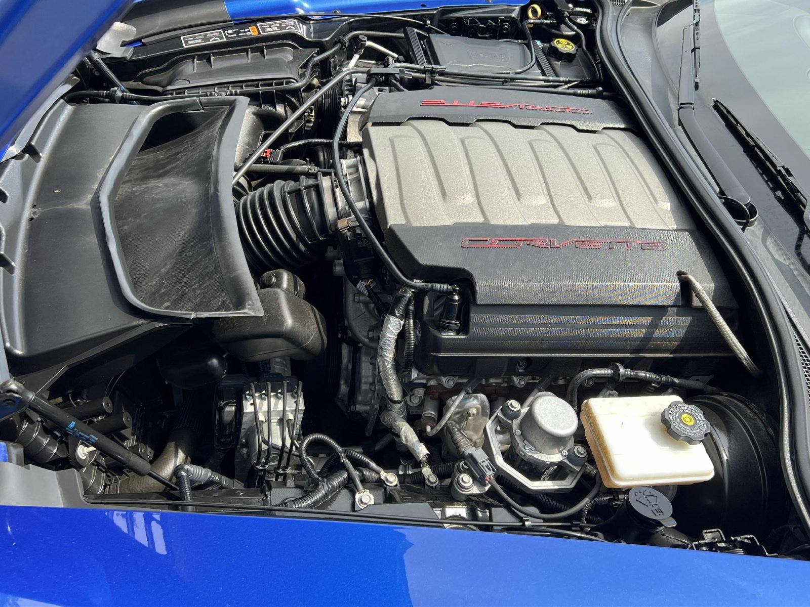 Used 2019 Chevrolet Corvette Stingray Coupe w/ Z51 1LT RWD image 32