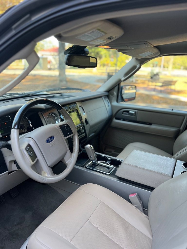 Used 2011 Ford Expedition EL Limited image 3