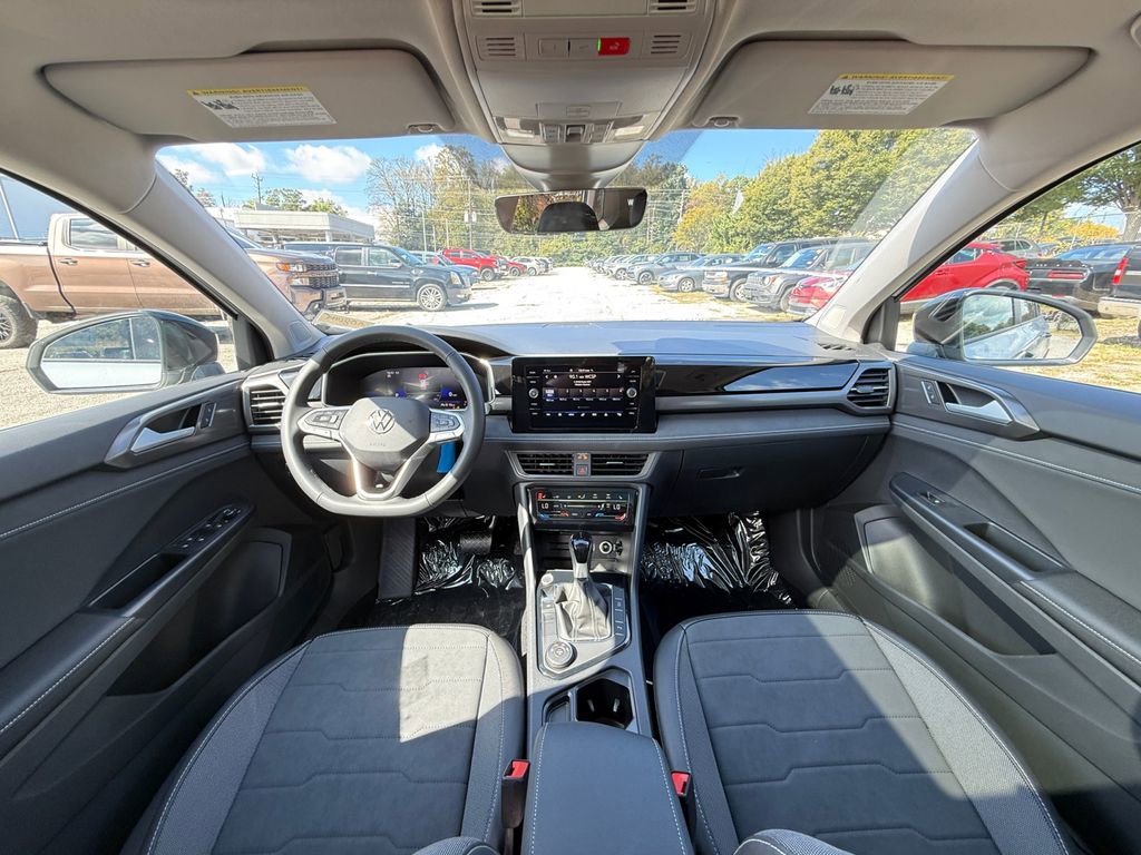 New 2025 Volkswagen Taos SE image 18
