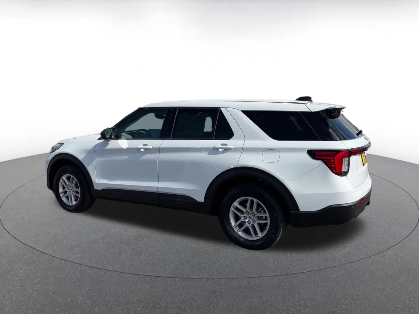 Used 2026 Ford Explorer Active AWD/4WD image 9