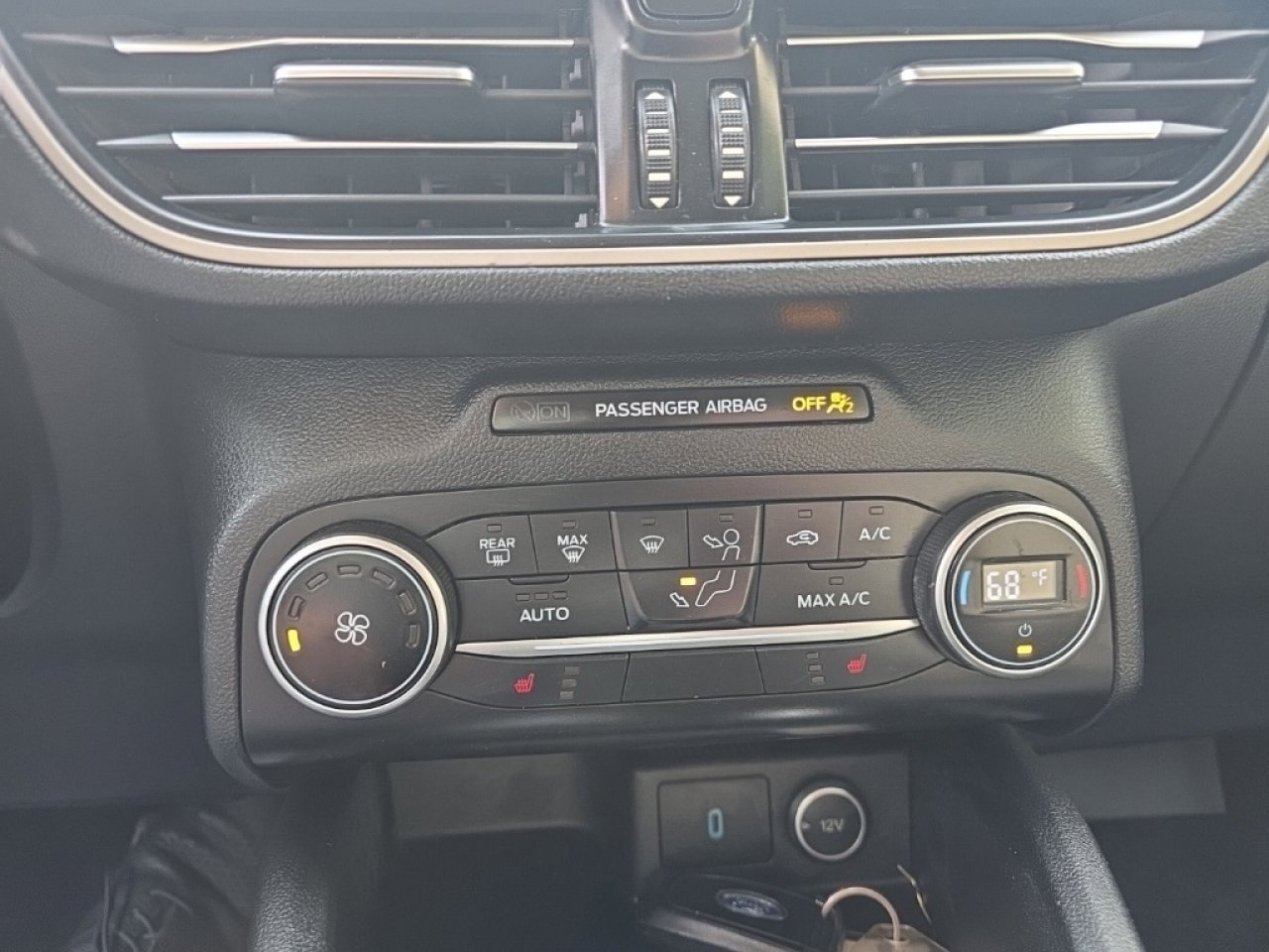 Used 2020 Ford Escape SE image 30