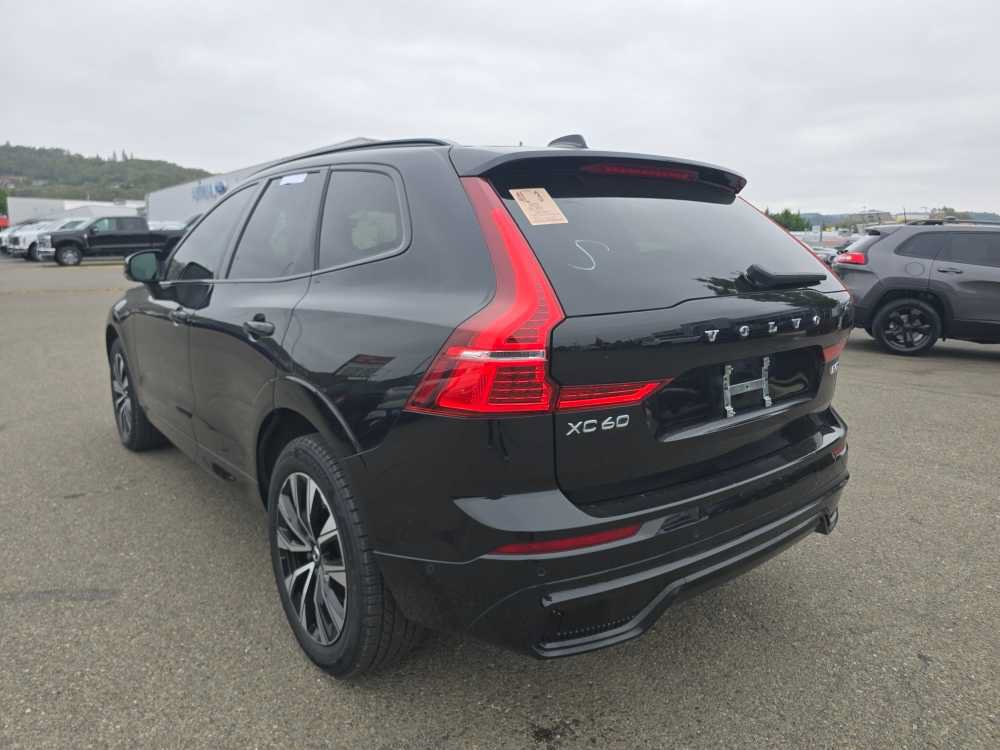 Used 2023 Volvo XC60 B5 Plus AWD/4WD image 2