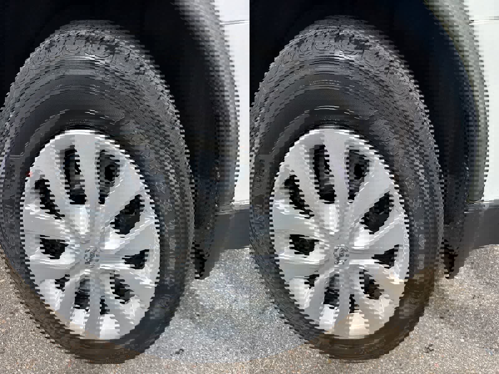 Used 2018 Nissan Rogue S image 10