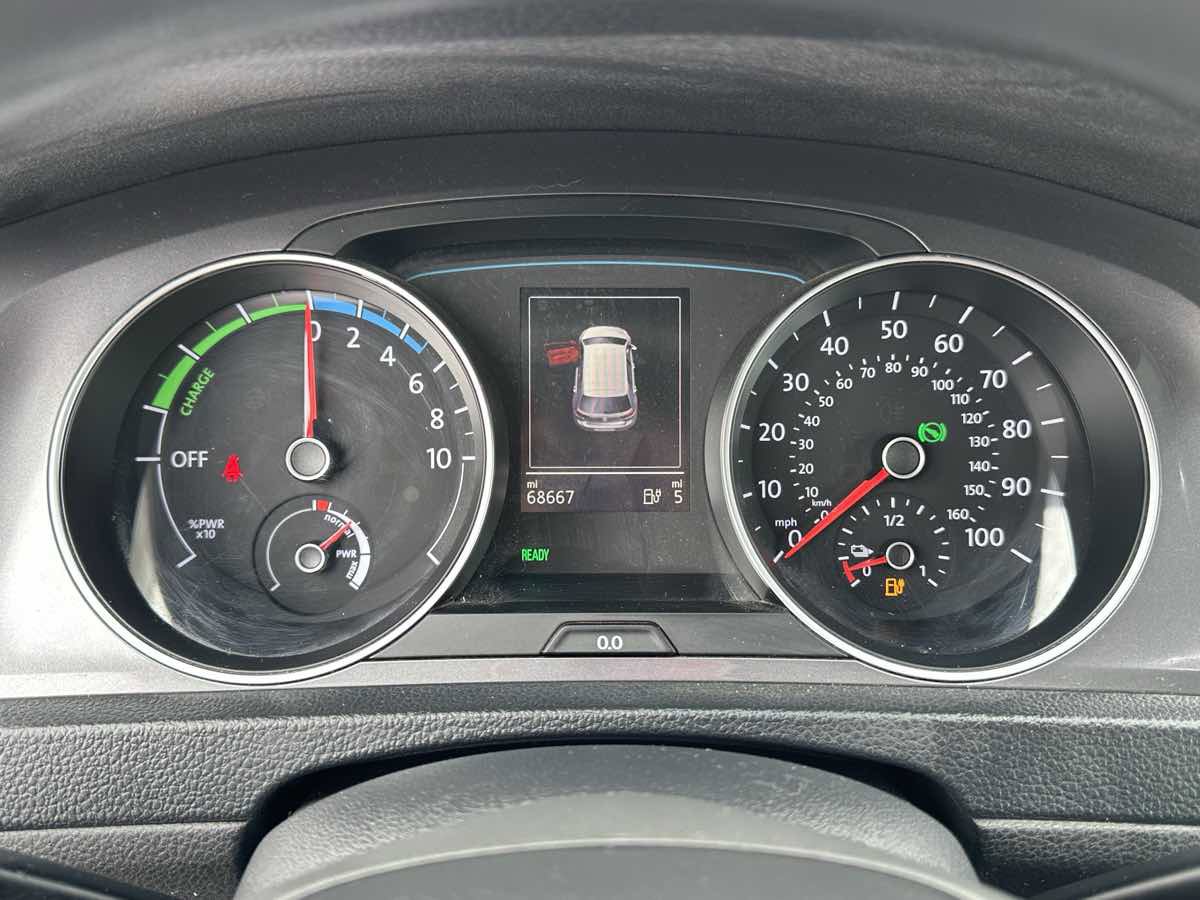 Used 2016 Volkswagen e-Golf SE image 30