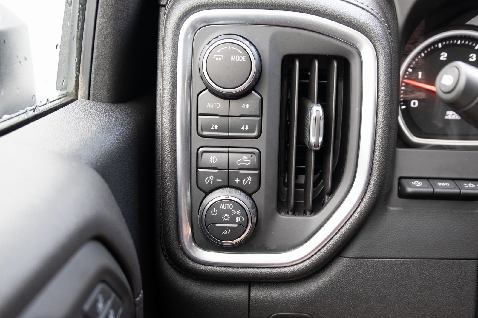 Used 2020 Chevrolet Silverado 3500 High Country w/ Technology Package image 11