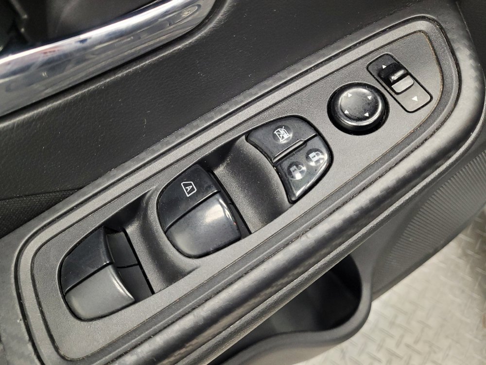 Used 2021 Nissan Versa SV FWD image 27