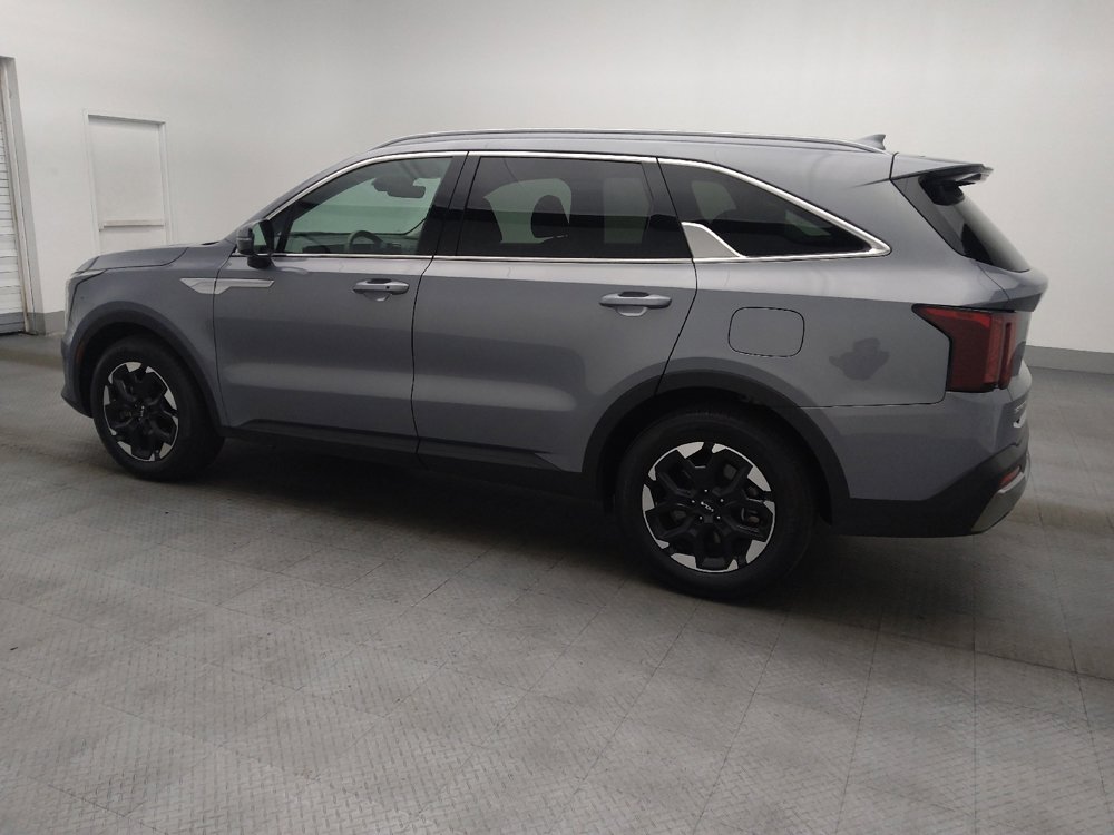 Used 2024 Kia Sorento S image 3