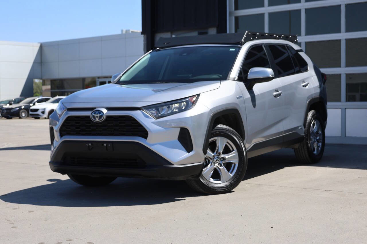 Used 2021 Toyota RAV4 LE AWD/4WD image 3