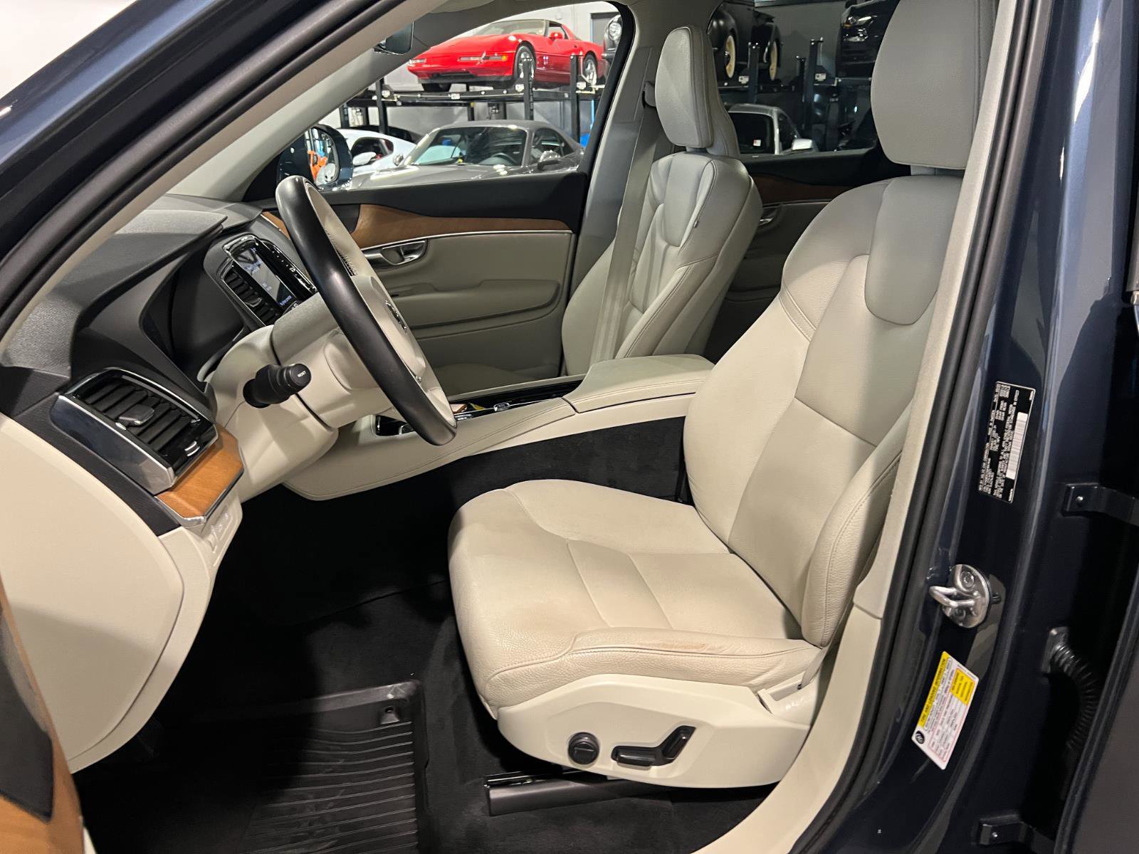 Used 2022 Volvo XC90 T8 Inscription Expression w/ Advanced Package image 9