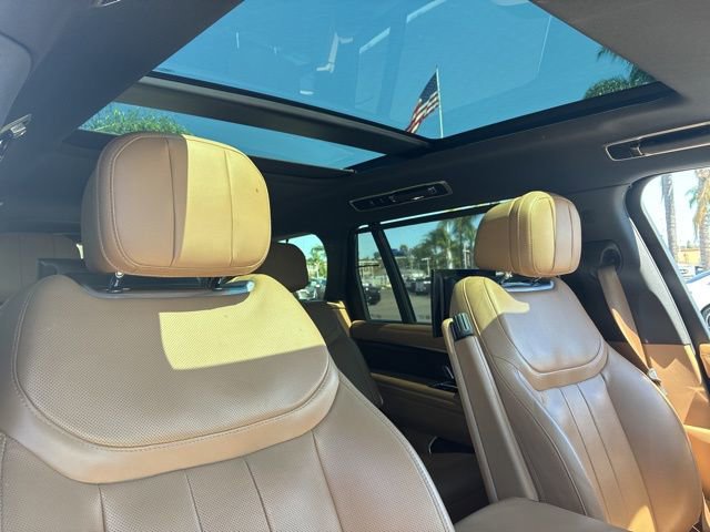 Used 2023 Land Rover Range Rover Long Wheelbase SE image 5