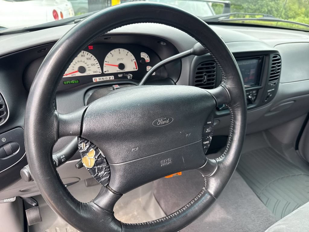 Used 2001 Ford F150 Lightning RWD image 15