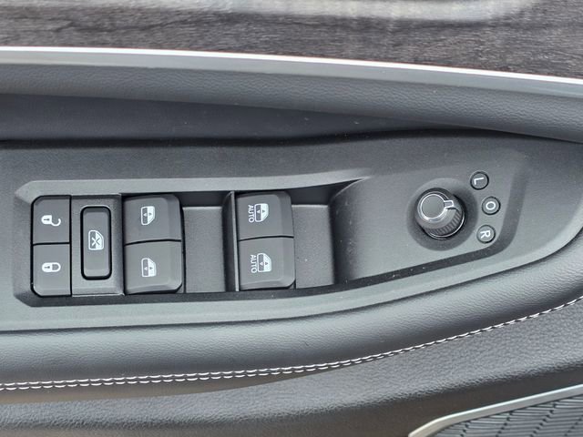 Used 2025 Jeep Grand Cherokee L Limited w/ Black Appearance Package image 8