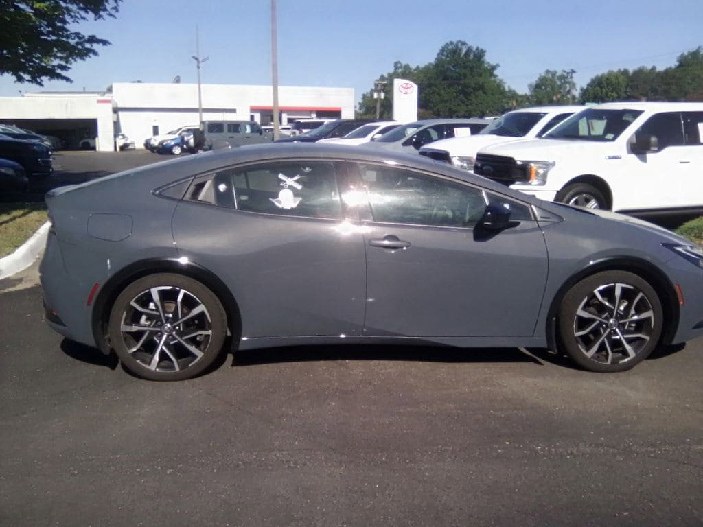Used 2023 Toyota Prius Prime FWD image 5