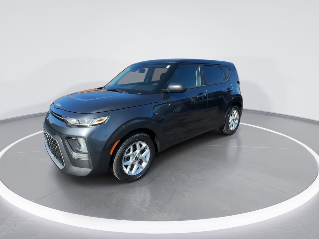 Used 2022 Kia Soul LX w/ Technology Package FWD image 4