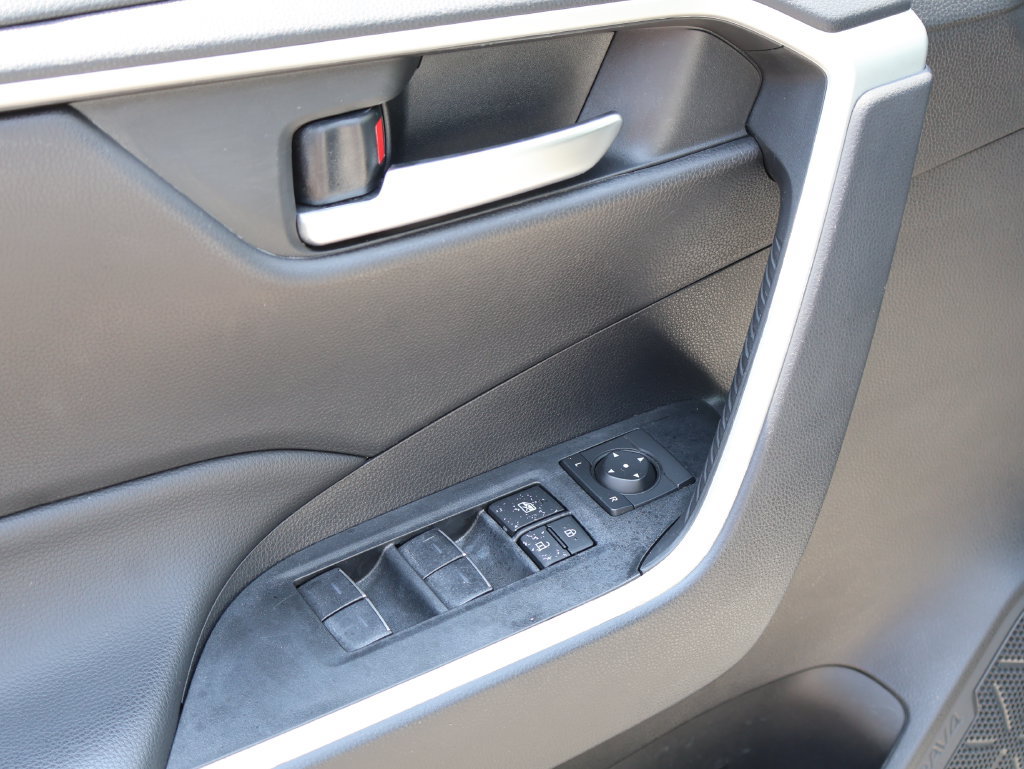 Used 2025 Toyota RAV4 XLE AWD/4WD image 20