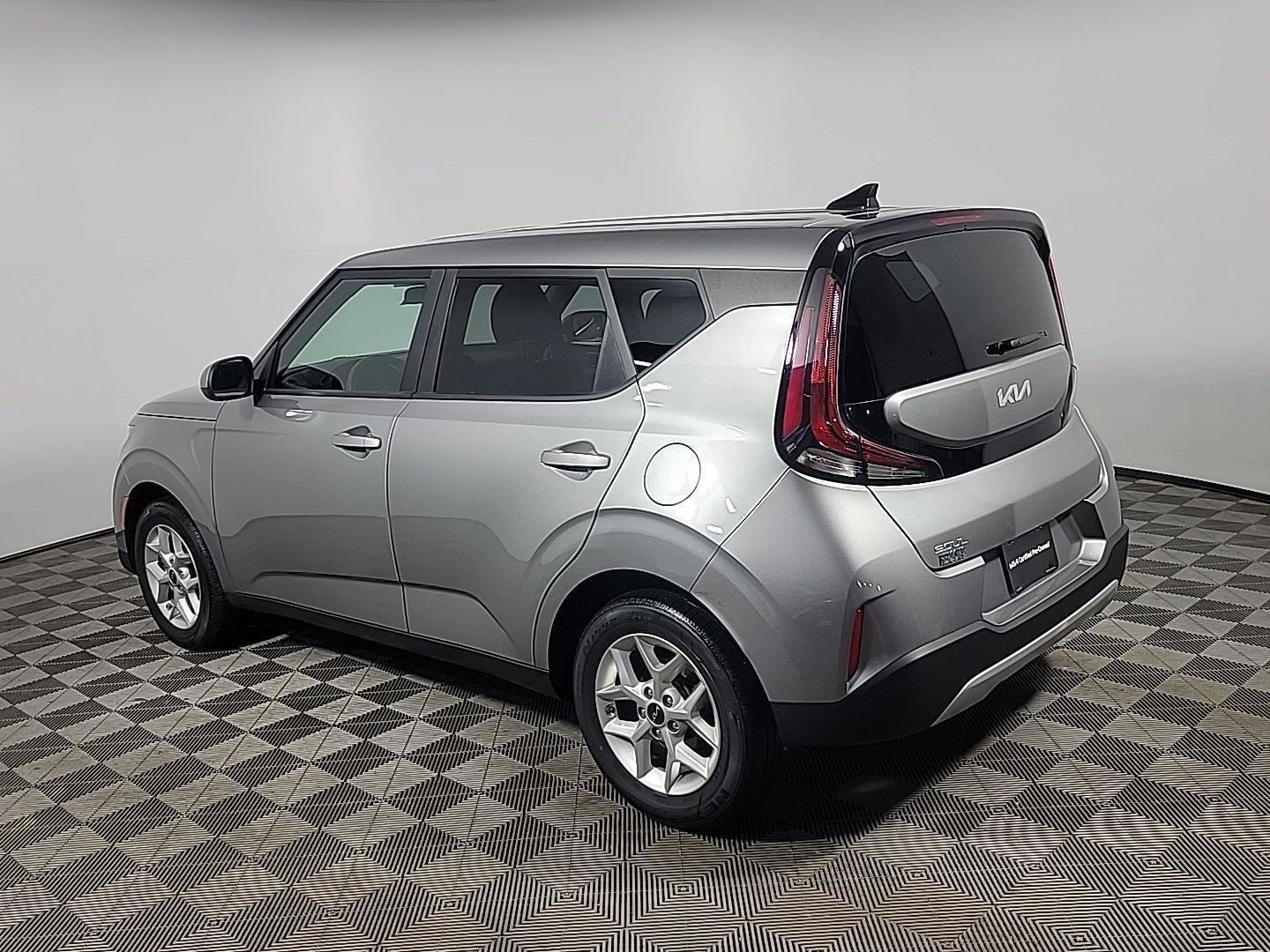 Used 2023 Kia Soul LX w/ LX Technology Package image 10