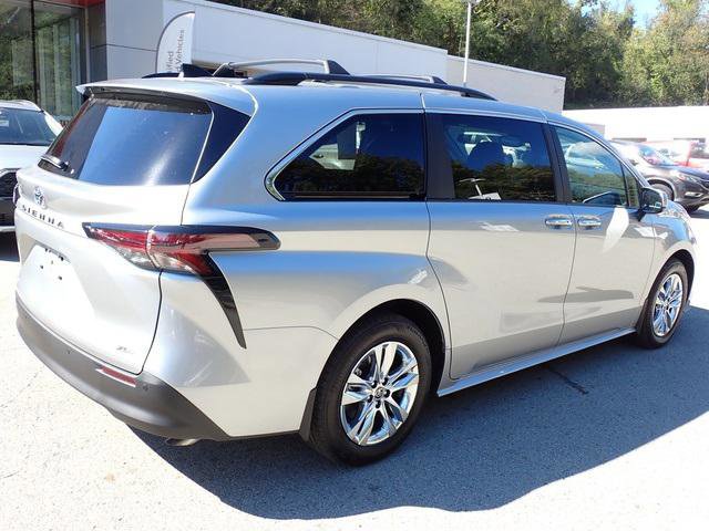 Certified 2025 Toyota Sienna XLE image 4