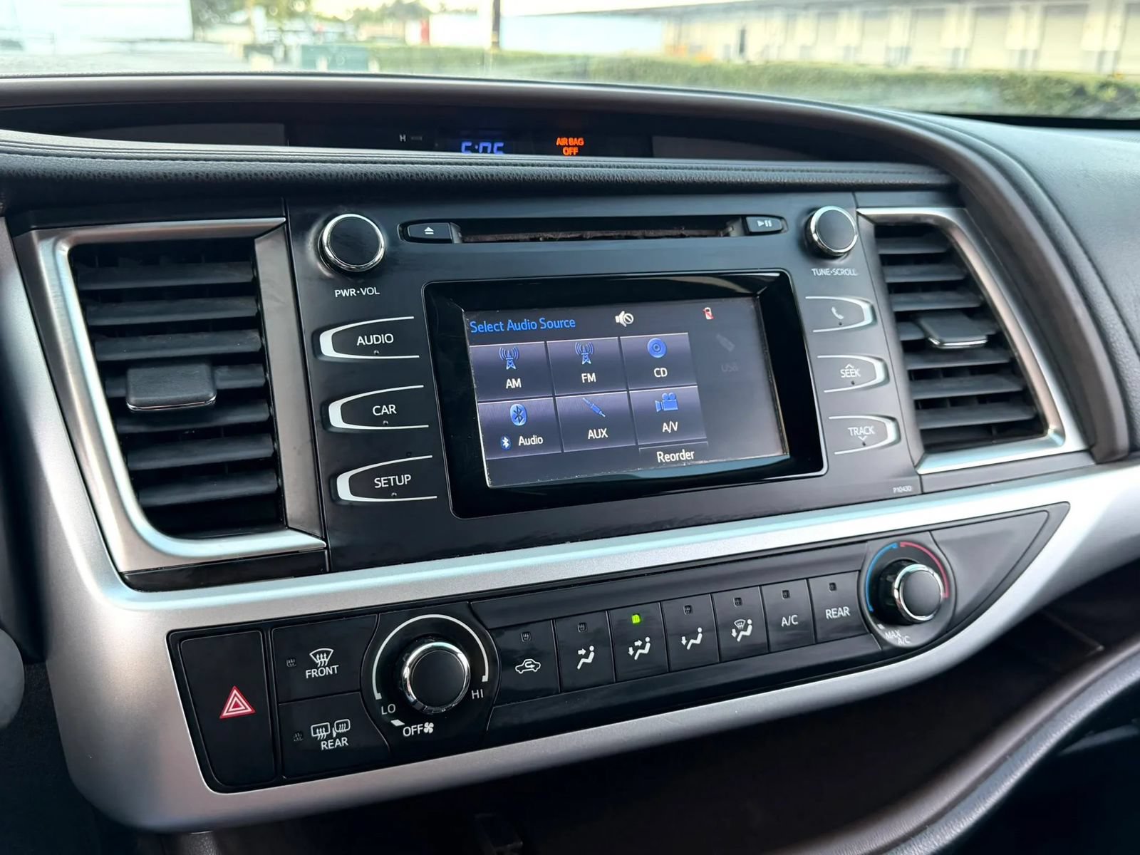 Used 2014 Toyota Highlander LE FWD image 21