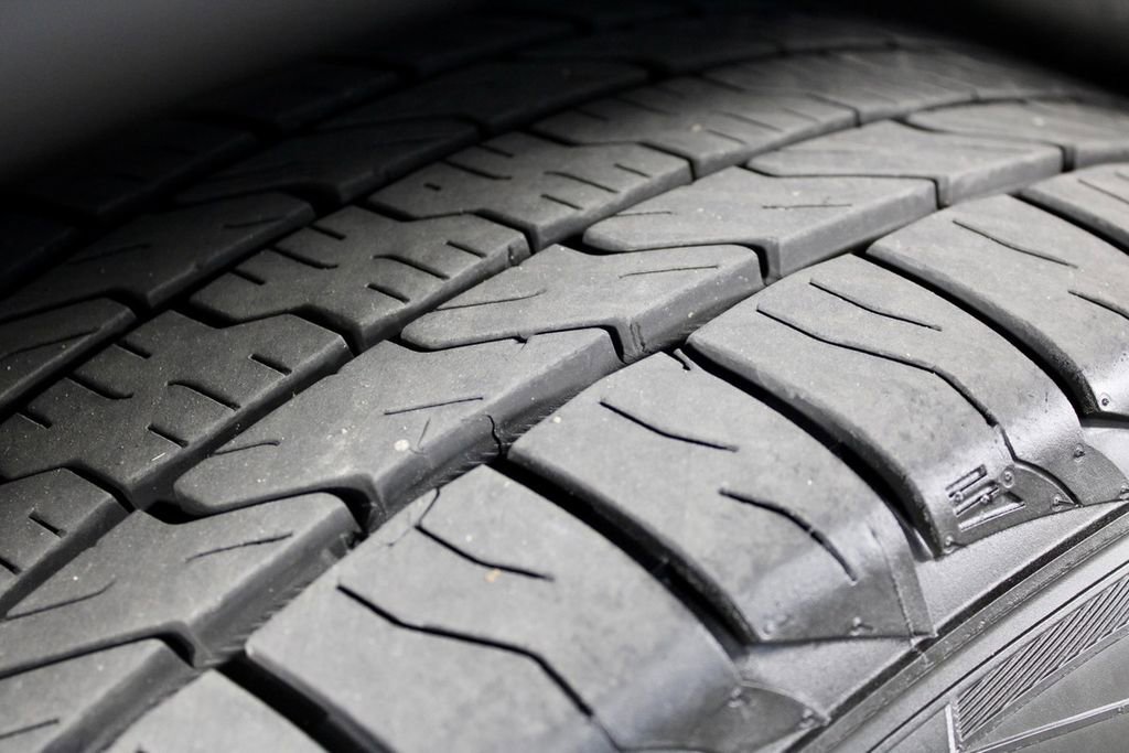 Used 2018 Jeep Grand Cherokee Limited image 13