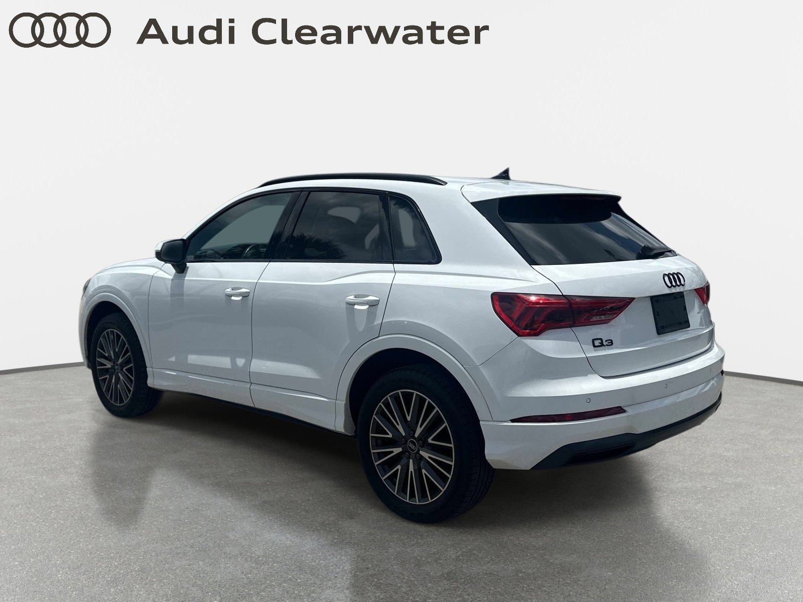 Used 2023 Audi Q3 2.0T Premium w/ Convenience Package AWD/4WD image 2