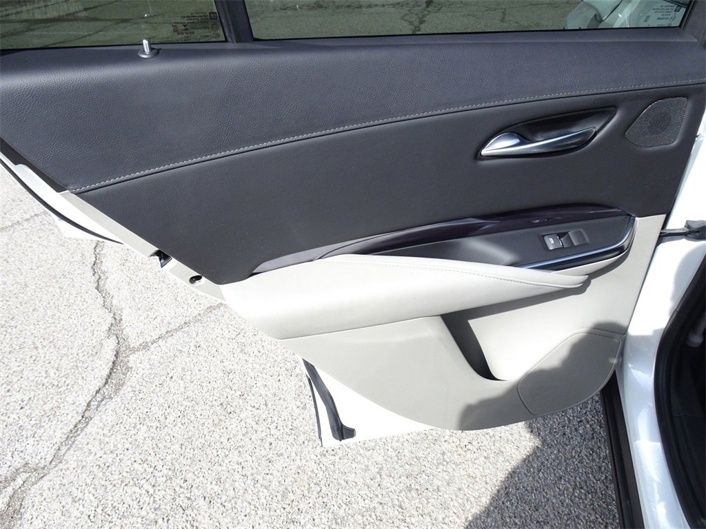 Certified 2022 Cadillac XT4 Luxury w/ Cold Weather Package image 13