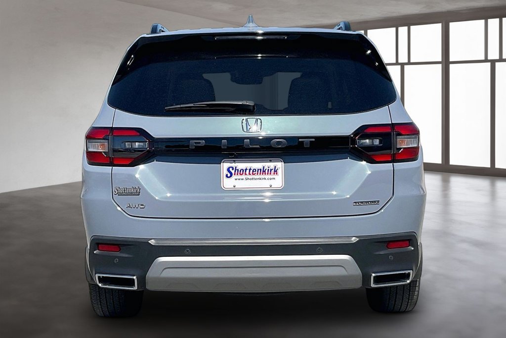 Used 2025 Honda Pilot Touring image 5