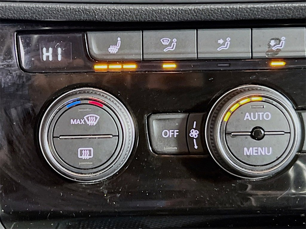 Used 2024 Volkswagen Jetta SE image 19