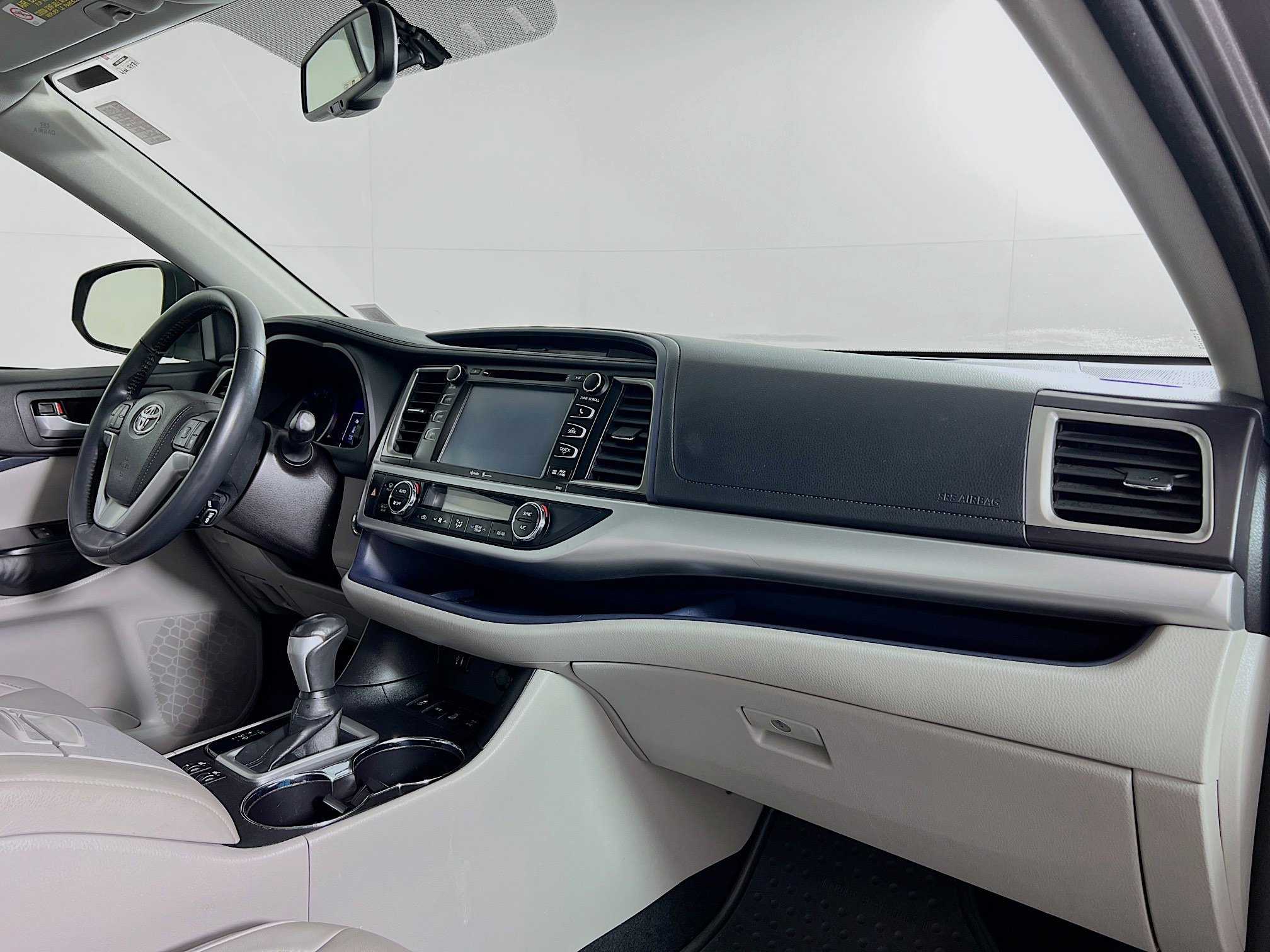 Used 2015 Toyota Highlander XLE image 26