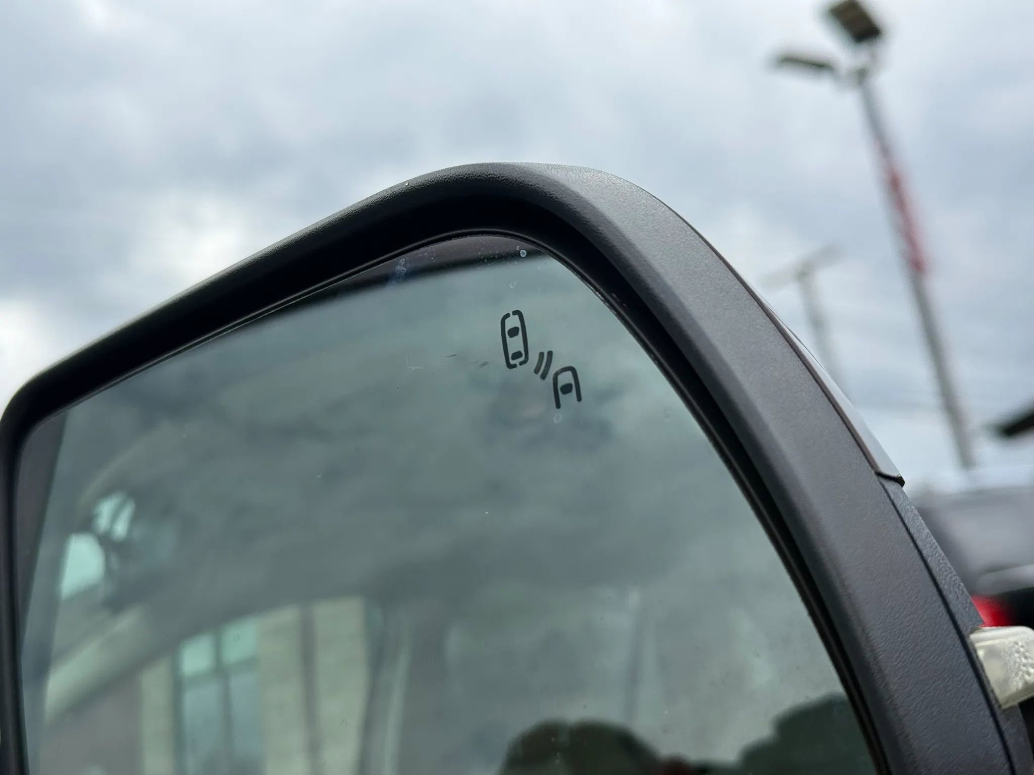 Used 2012 Lincoln MKX FWD image 13