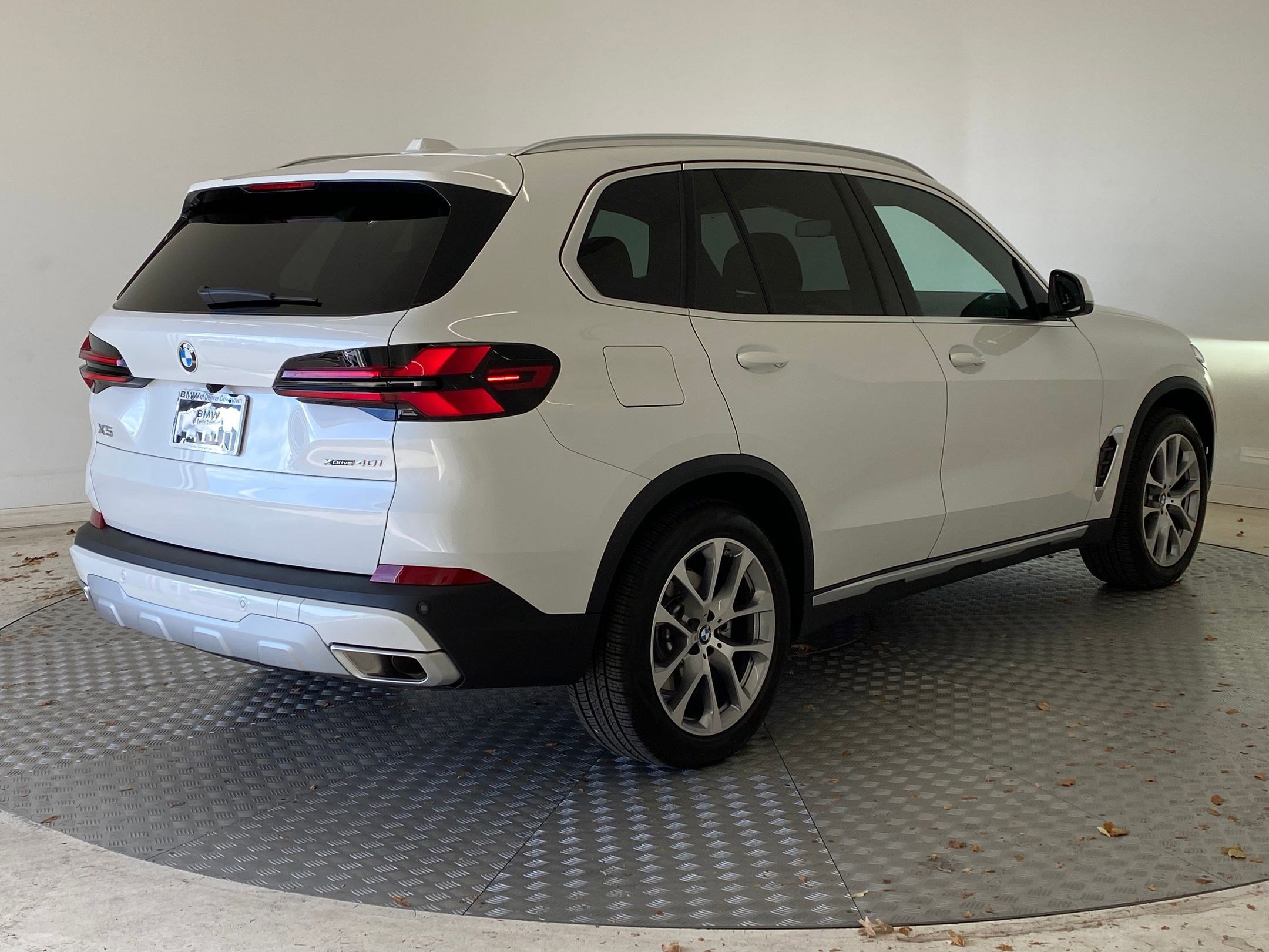 Used 2026 BMW X5 xDrive40i w/ Climate Comfort Package image 8