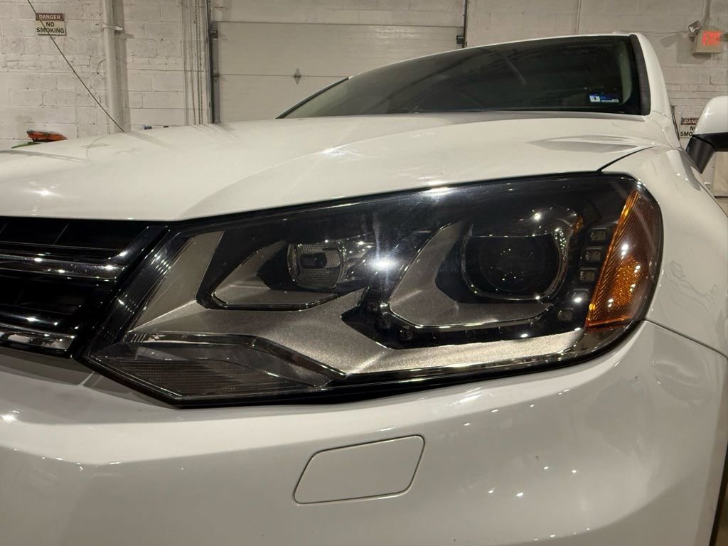Used 2014 Volkswagen Touareg TDI image 8