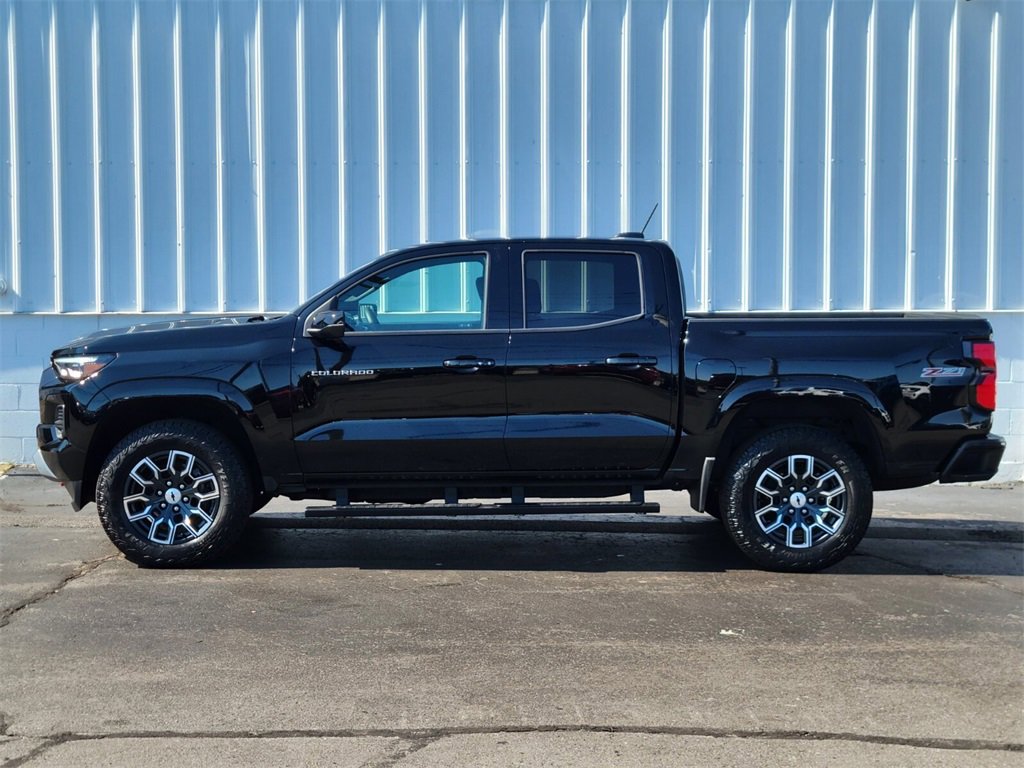 Used 2024 Chevrolet Colorado Z71 w/ Z71 Convenience Package 2 image 2