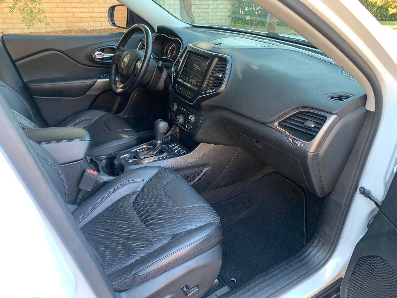 Used 2021 Jeep Cherokee Latitude Lux w/ Sun & Sound Group image 25