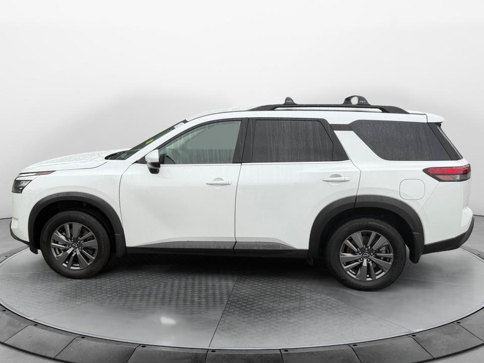 Used 2025 Nissan Pathfinder SV FWD image 4
